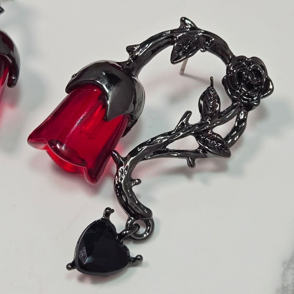 Gothic Rose Black Heart Earrings – Thorn Vine Rhinestone Statement Dangles - Picture 4 of 6